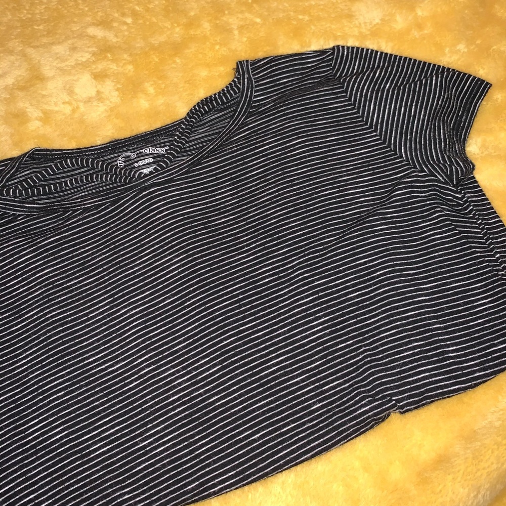 Short sleeve shirt.